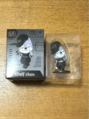 SKZOO 울프 창 피규어 스타디움