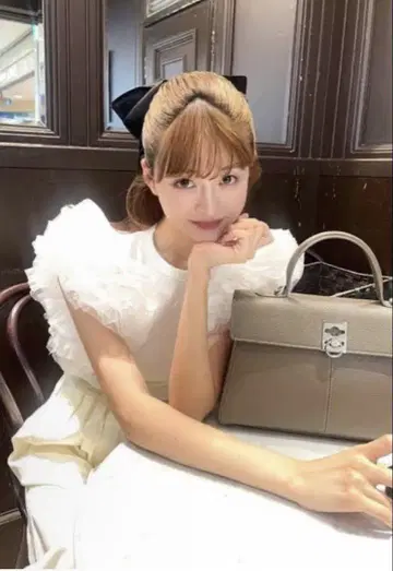 Bibiy. 튤 상의