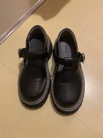 AZULBYMOUSSY T 스트랩 통굽 통굽 버클 신발 s 사이즈 블랙
