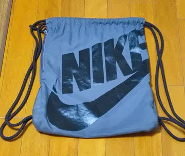 NIKE 스우시 로고 냅색 그레이