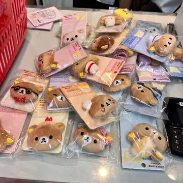 미개봉 새상품 리락쿠마 스토어 점장 인형 배지 전 종류