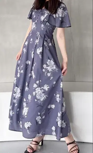 [ 새상품 ] MERCURYDUO 플레어 슬리브 플라워 원피스