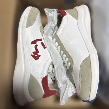 뉴 스니커즈