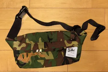 Drifter 카모플라쥬 바디백 캔버스
