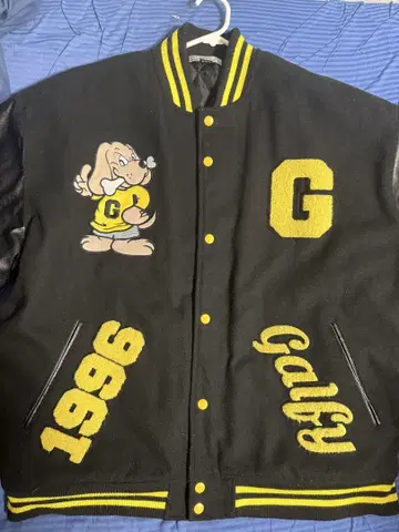 Galfy 1996년 바시티 자켓 블랙과 옐로우 컬러