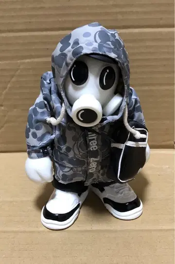 THREEZRO 피규어