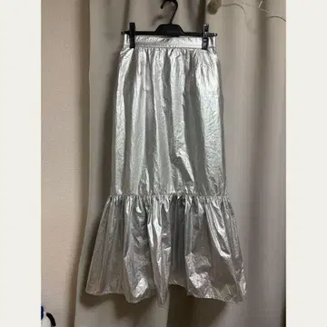 [ 이사 오브 ] 메탈릭 와셔 나일론 스커트 실버