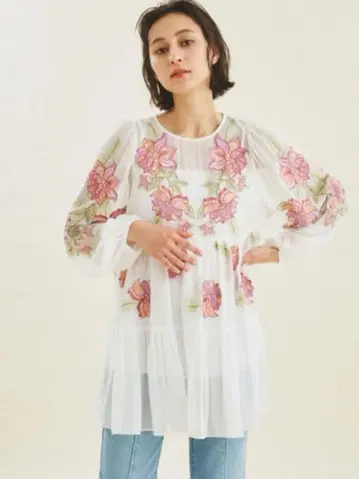 티어드 자수 탑 그레이스 콘티넨탈