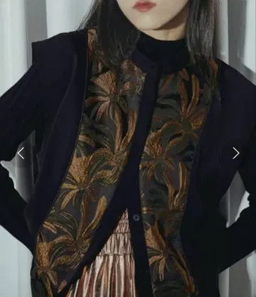 Ezick Jacquard line 슬리브리스 상의