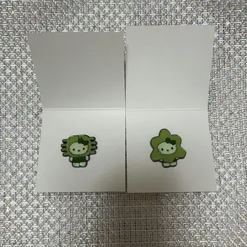 모키티 핀 배지 2개 세트