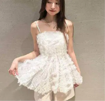 [ SNIDEL ] 튤 자수 베어 페플럼 TOPS 화이트