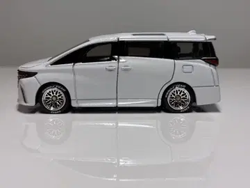 토미카 프리미엄 TOYOTA 40 알파드 (출시 기념 사양)