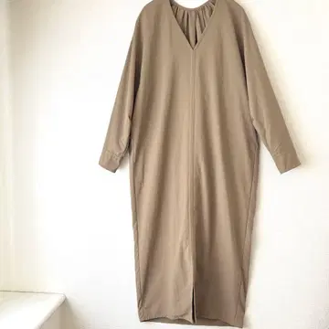 GALLARDAGALANTE NAVY 롱 원피스 베이지 루즈핏
