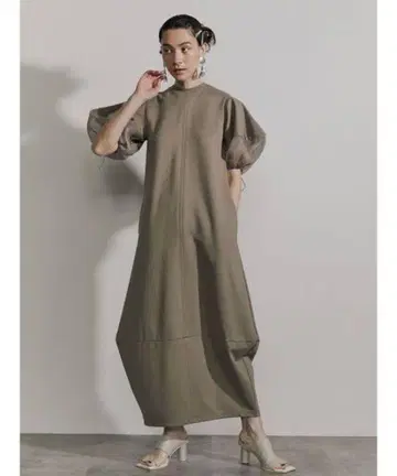 코쿤 하프 슬리브 컷 원피스 베이지 36 사이즈 s890