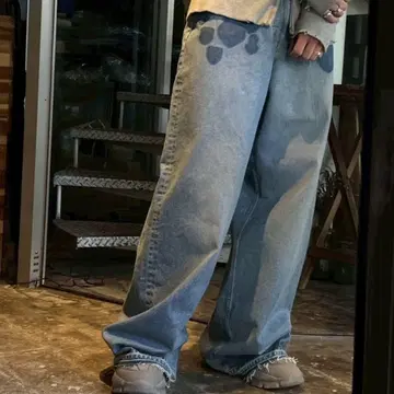MASU BOYS EMBLEM BAGGY JEANS 25SS