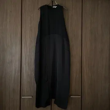 UN3D. 코쿤 슬리브리스 원피스