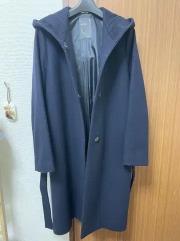 Noble 후드 부착 코트