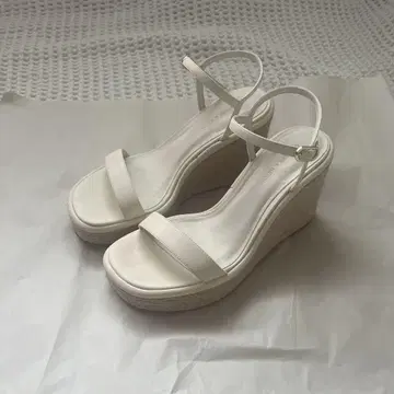 화이트 웨지 샌들 앵클 스트랩