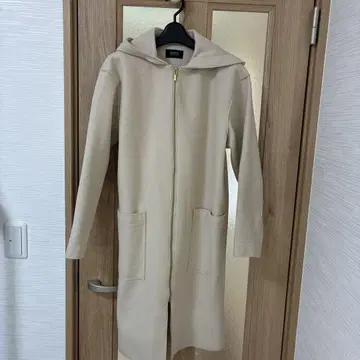 베이지 후드 부착 롱 코트