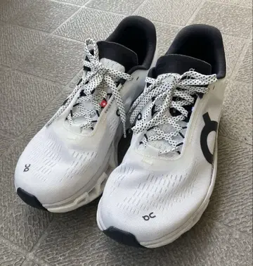 새상품급 On 클라우드 몬스터 2 White/Frost 24cm 러닝