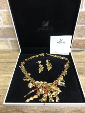 SWAROVSKI 스와로브스키 리프 모티브 목걸이 귀찌