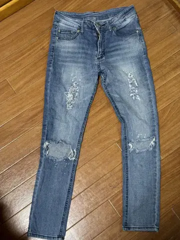 데미지 가공 스키니진 라이트 블루