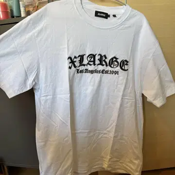 XLARGE 화이트 T셔츠 로고