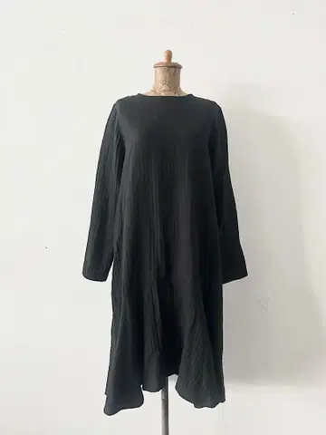 [ 새상품급 ] KBF 거즈 페플럼 원피스 블랙