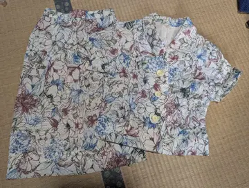 꽃무늬 셋업 무릎 기장 스커트