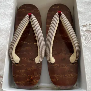 벚나무로 만들어진 조리. 의류에도 멋스럽습니다.