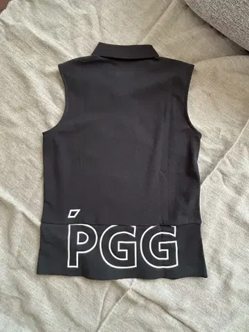 PGG 네이비 슬리브리스 피케 셔츠