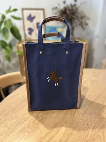 SEVENTEN 말 토트백 네이비