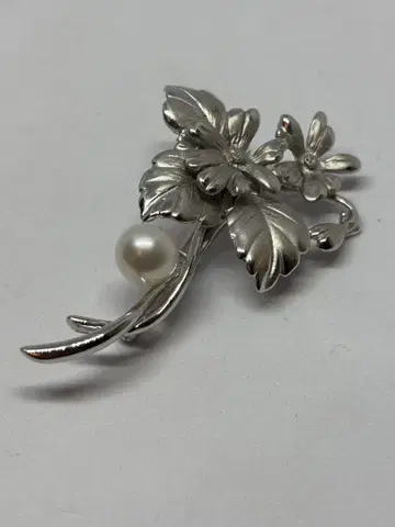 진주 브로치 여성용 꽃 모티브 silver 각인 있음