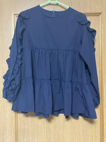 핏모어 프릴 상의 네이비