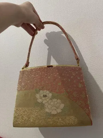 일본 의류용 핑크와 골드 컬러 꽃무늬 백