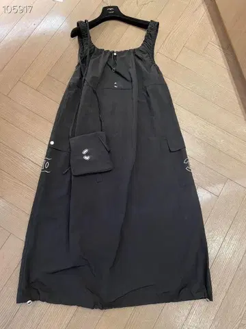슬리브리스 블랙 원피스 포켓 부착