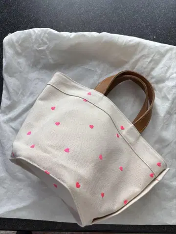 새상품급 LUDLOW heart tote 네온 핑크
