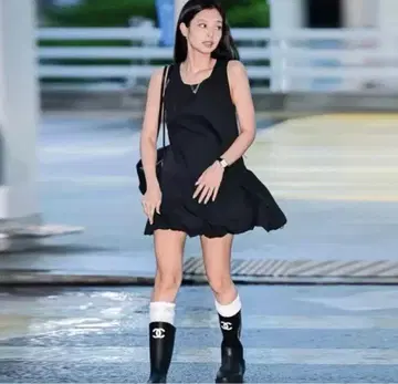 AMOMENTO 블랙 슬리브리스 원피스