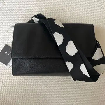 ear PAPILLONNER 이아 파피요네/패턴 와이드 테이프 숄더백