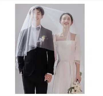 프렌치 슬리브 화이트 웨딩 드레스