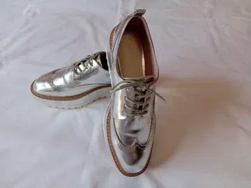 ZARA 실버 메탈릭 윙 칩 통굽 신발 사이즈 38