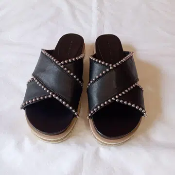 ZARA 비즈 장식 블랙 크로스 스트랩 샌들 사이즈 38