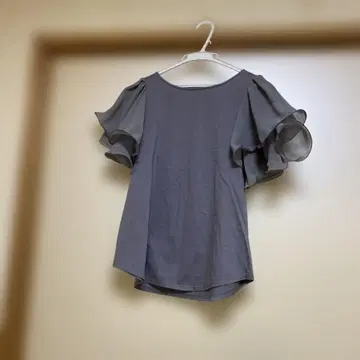루니 프릴 소매 티셔츠 미사용 새상품