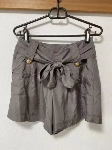 미사용에 가까운 새상품급 아푸와이저 리셰 카키 큐롯 숏팬츠