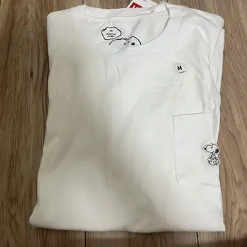 Uniqlo KAWS Peanuts Snoopy Pocket Tee