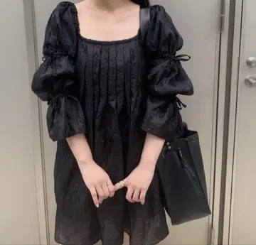 허니미허니 플레어 슬리브 상의
