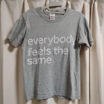 쿠루리 T셔츠 everybody feels the same 반팔 S