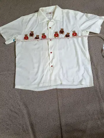 칼 헬무트 곰 자수 반팔 셔츠