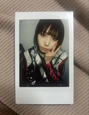 BiSH 아유니 D 폴라로이드