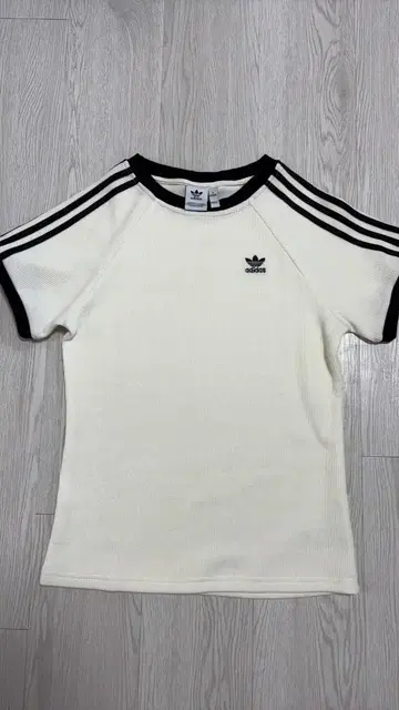 adidas originals 아디컬러 클래식 와플 슬림 티셔츠